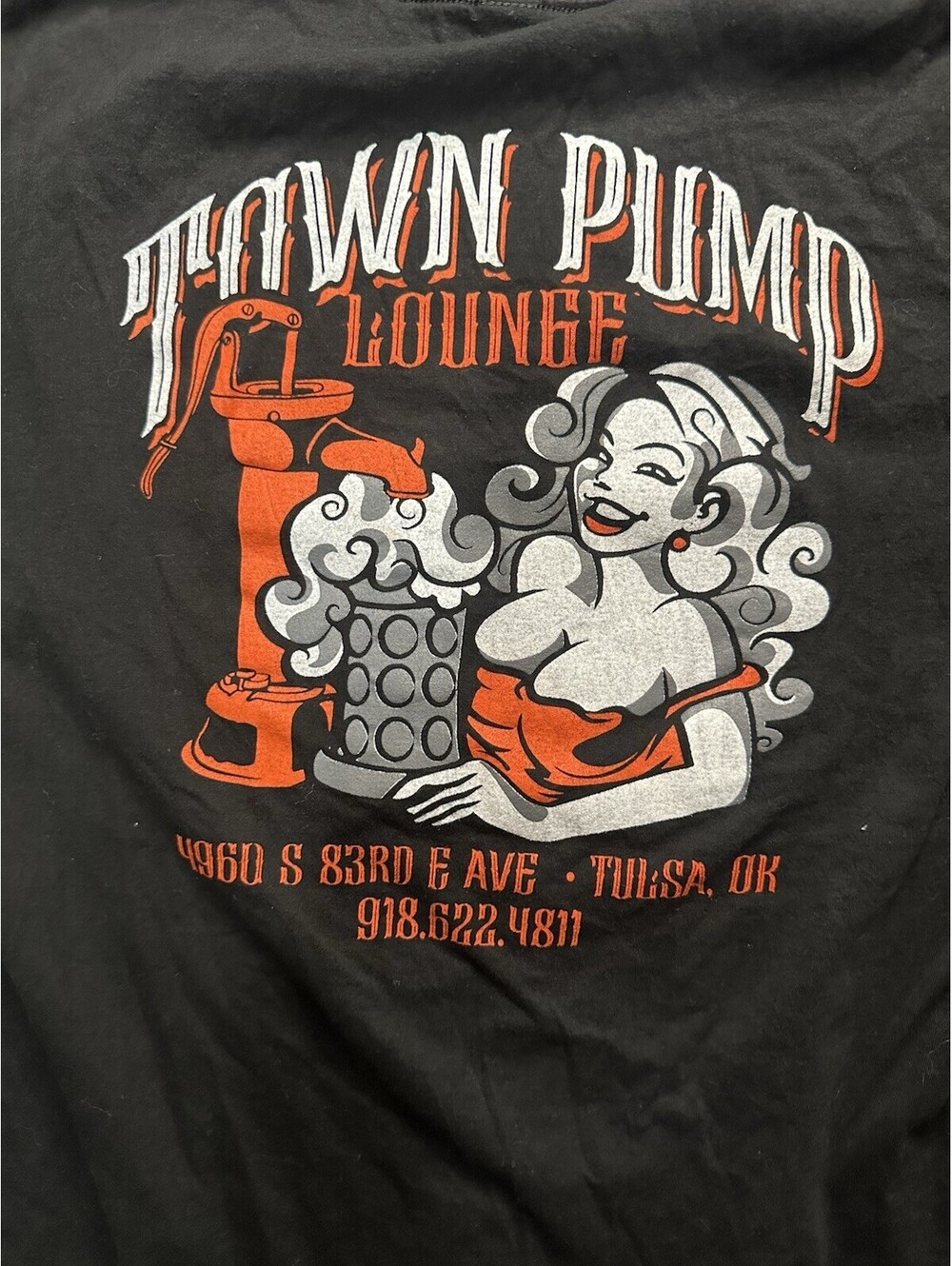 Town Pump Lounge Chili Bowl 2025 T Shirt Mens Small Pin Up Beer Graphic Tulsa